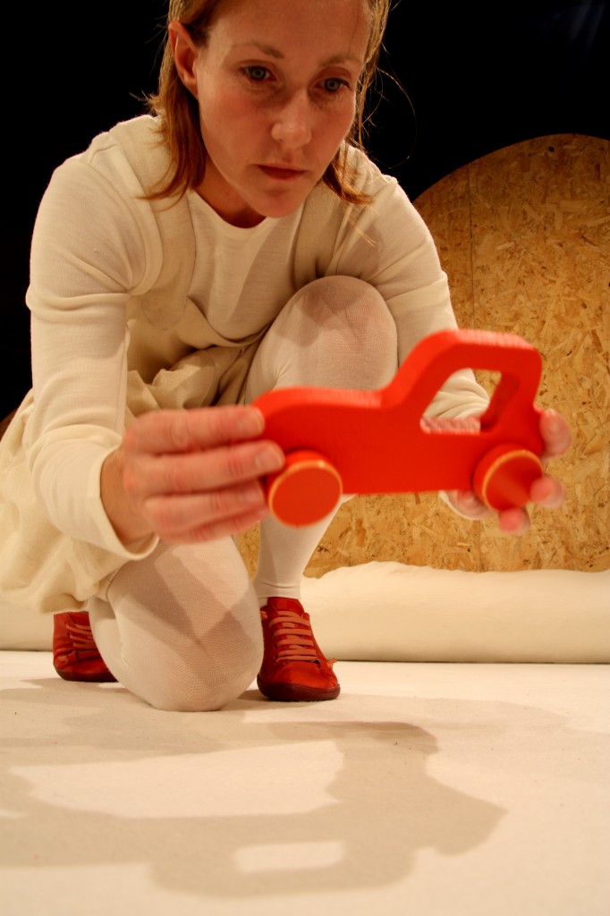 "Max – the play about the Ball, the Car and the Lamp" Photo: Ilkka Häikiö